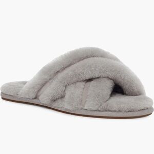 UGG scuffita genuine shearling Fluffy Slippers (no box) NEW! Sticker on sole